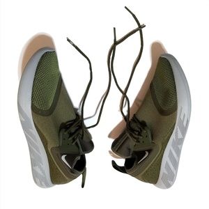 Nike Lunarcharge Essential Medium Olive/Light Bone